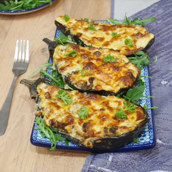 CUISINE-A-LA-GRECQUE-PAPOUTSAKIA-1-scaled