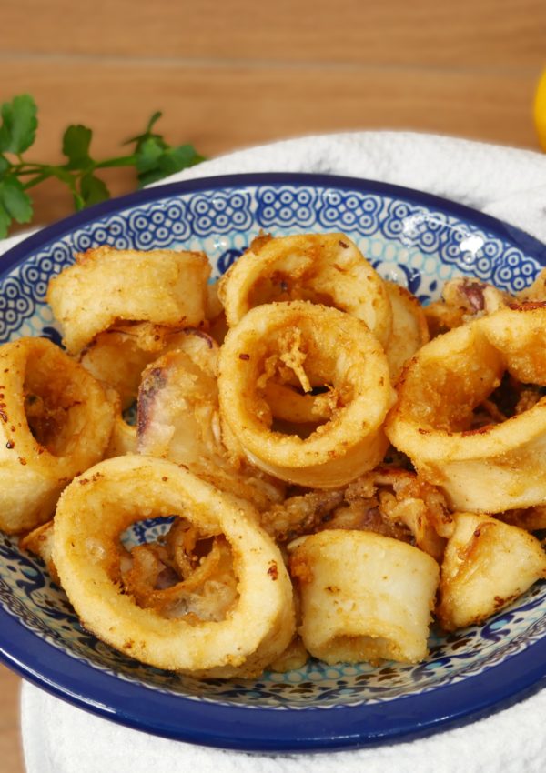CALAMARS FRITS CUISINE A LA GRECQUE